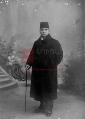 Krikor Zohrab (1861-1915), photographié en 1913. Député au parlement ottoman, avocat, écrivain, il fut la cheville ouvrière des négociations menées avec les ambassades des grandes puissances en faveur des réformes en Arménie (coll. Michel Paboudjian).
